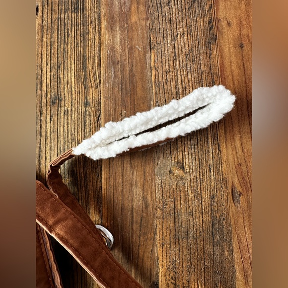 Premium Tan Dog leashes with Soft White Lining - Picture 3 of 5